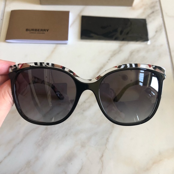 🔥NEW BEST SELLER BURBERRY SUNGLASSES 🔥 - Picture 9 of 13